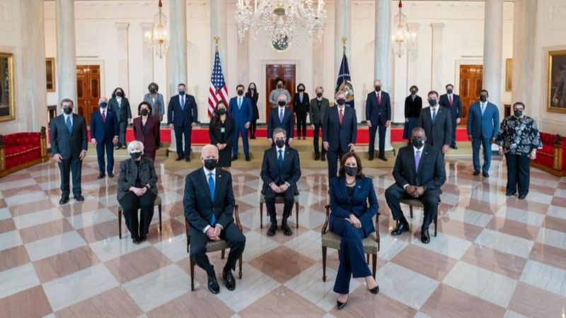 Amerika'daki ilk kabine toplantısında Kamala Harris detayı