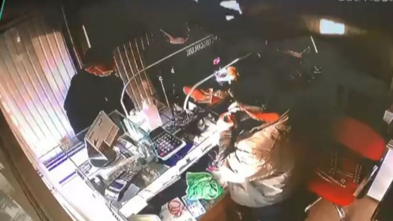 Sivas'ta çaldıkları altınları kuyumcuda bozdurdular