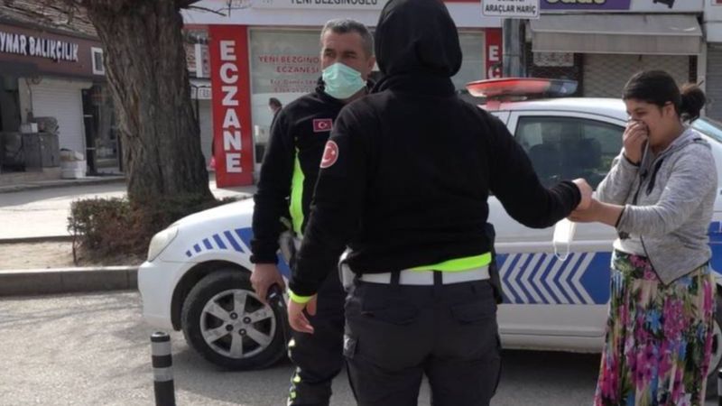 Çorum'da şiddet gören kadın sokağa çıkıp polise sığındı