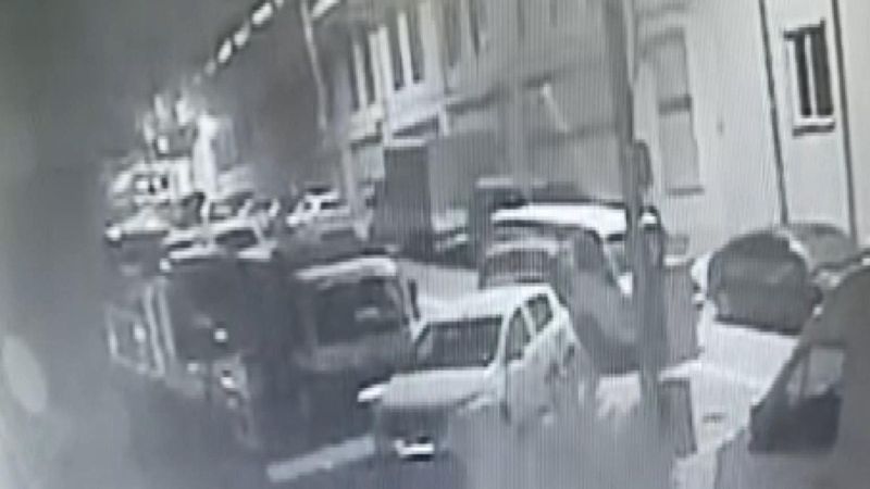 Esenyurt’taki hırsızlar, 1 gecede 9 araç soydu