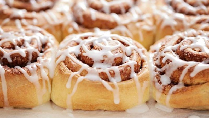 Tarçınlı Rulo Çörek: Cinnamon Rolls nasıl yapılır? Nefis sosuyla tarçınlı rulo tarifi..