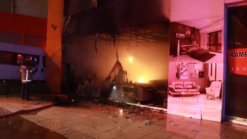 Bursa’da mobilya atölyesinde yangın çıktı