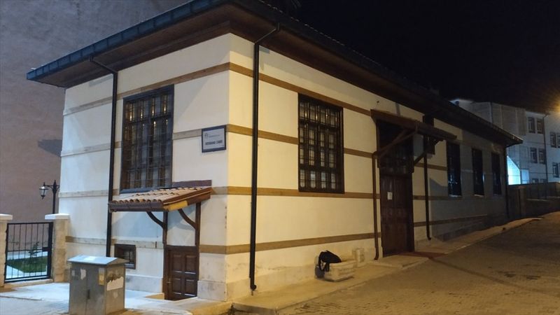 Karaman'da namaz sonrası camide mahsur kalan kişiyi polis ekipleri kurtardı