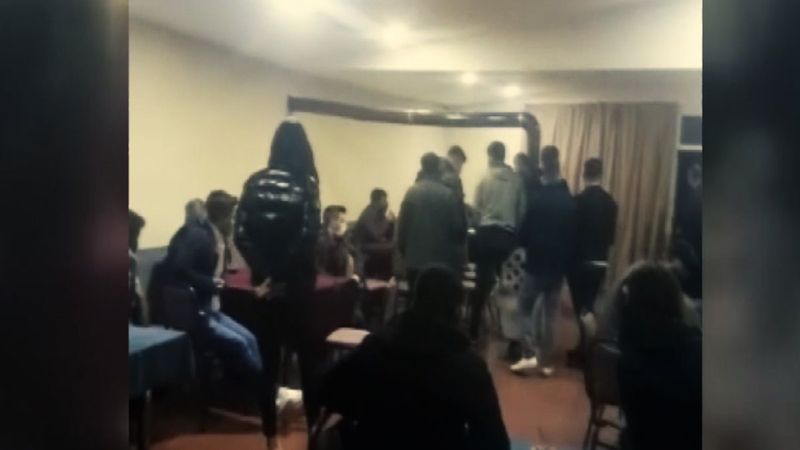 Bursa'da lokalde kumar oynayan 25 kişiye ceza