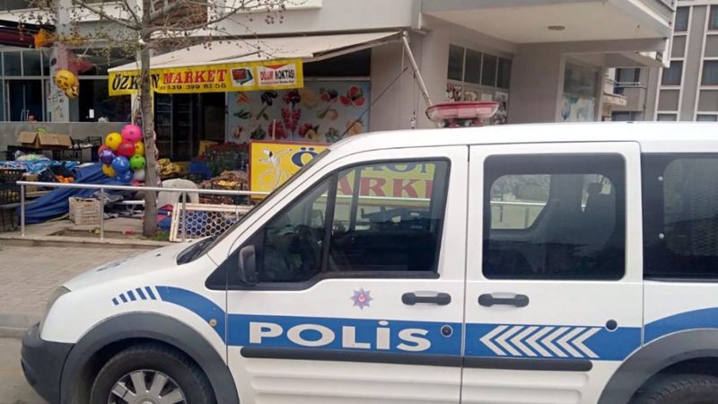 Denizli'de market sahibini bıçaklayıp, kaçtı