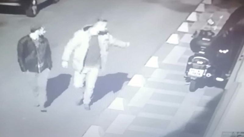 Kadıköy'de motosiklette unutulan cep telefonu çalındı