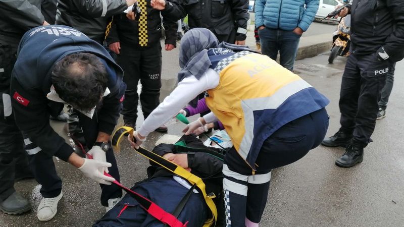 Maltepe'de kurye otomobile çarptı: 1 yaralı