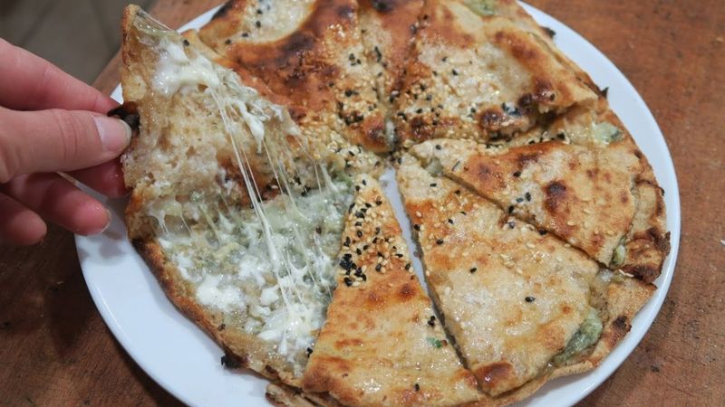 Anadolu pizzası: Yağ somunu nasıl yapılır? Meşhur Konya yağ somunu malzemeleri ve tarifi..