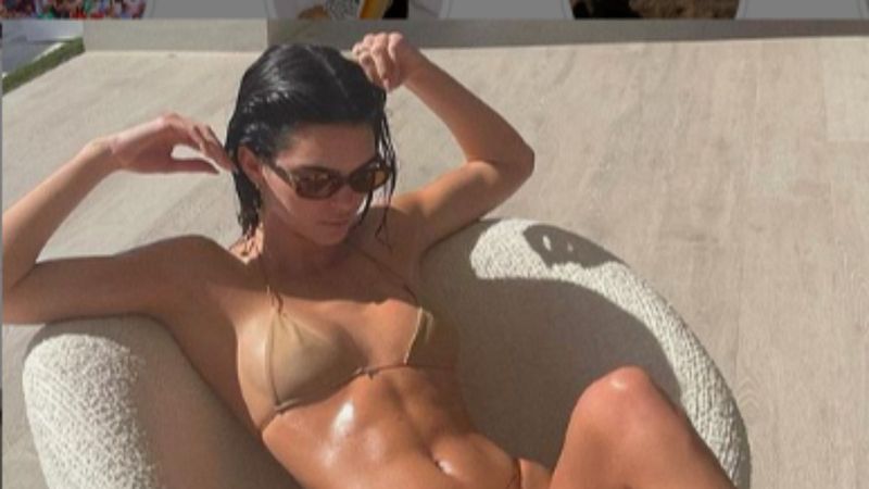 Kendall Jenner'dan bikinili pozlar