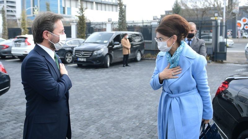 Fahrettin Altun, Kazak Bakan Balayeva ile bir araya geldi