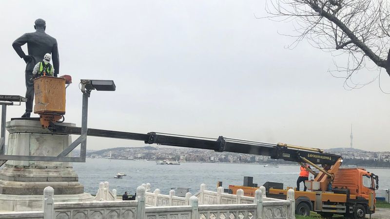 İBB, Atatürk anıtına bakım yaptı