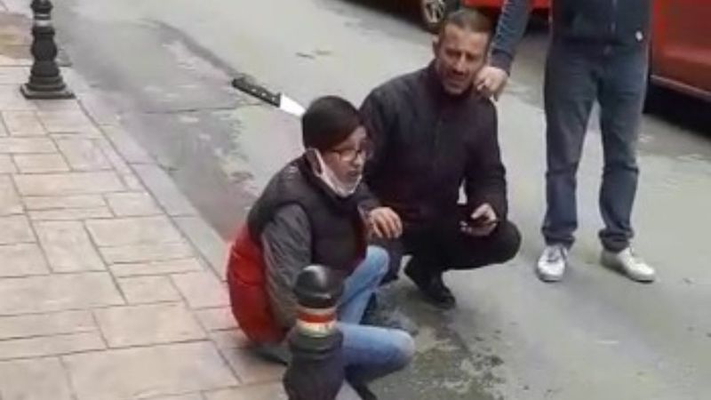Samsun'da fırlatılan bıçak başına saplandı