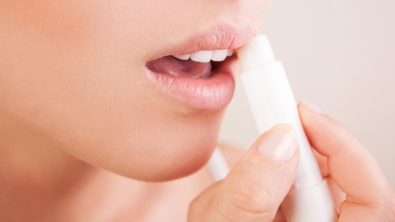 Dudak kremini sık kullanmanın olumsuz 4 etkisi