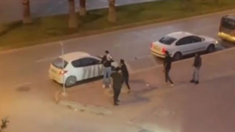 Antalya'da tartıştığı motosikletliyi kaskla dövdü