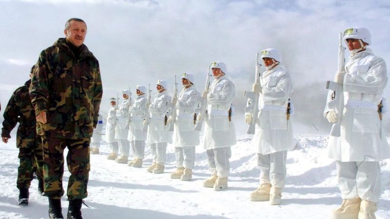 AK Parti, Cumhurbaşkanı Erdoğan'ın 2006 kış tatbikatındaki görüntülerini paylaştı