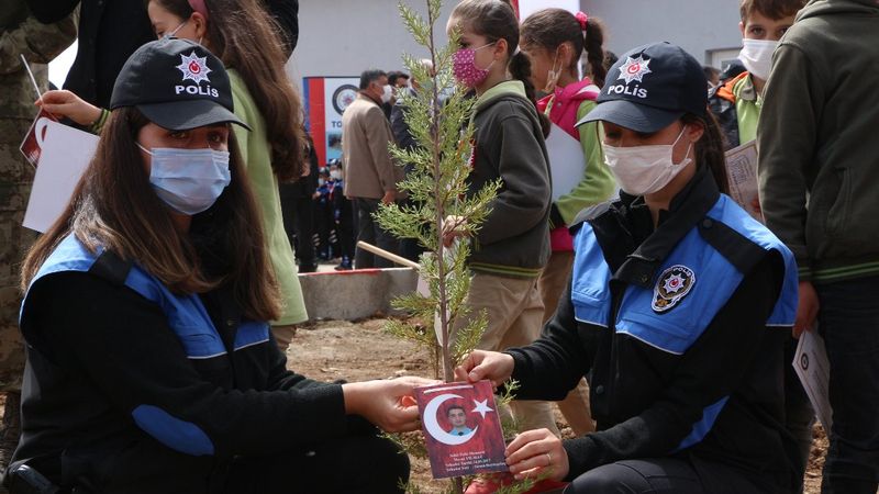 Şırnak'ta şehit 136 polisin anısına fidan dikildi