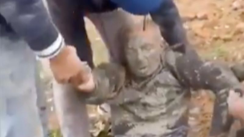 Şırnak'ta yaralanan işçinin kıyafetleri, ambulansa bindirilmeden çıkarıldı