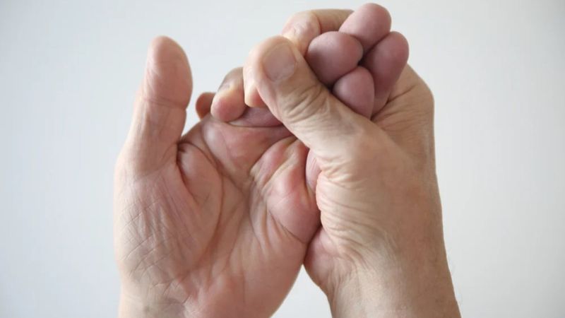 Ellerde sürekli uyuşmanın 13 nedeni