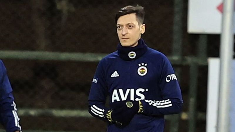 Mesut Özil, takımla çalışmalara başladı