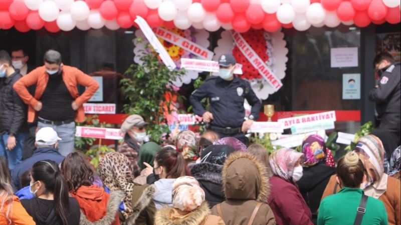 Sivas'ta açılışında izdiham çıkan markete ceza