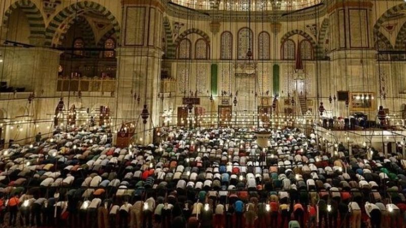 Teravih namazı sünnet mi, vacip mi, farz mıdır?