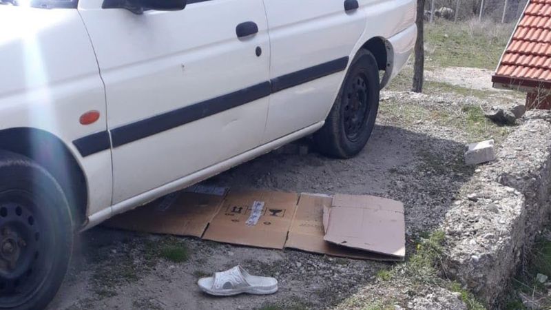 Kütahya'da kendi otomobilinin altında kalarak yaşamını yitirdi