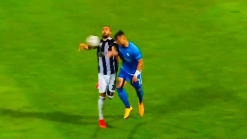 Galatasaraylılardan Ghezzal'ın golü öncesi el itirazı