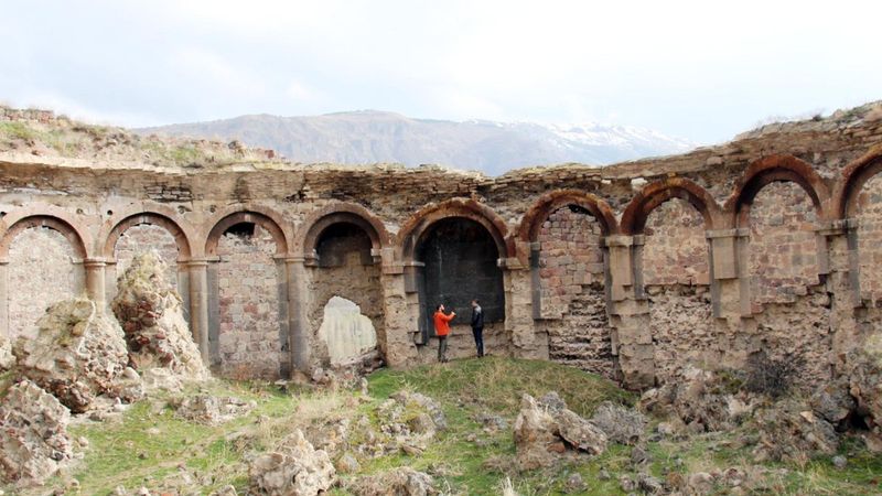 Erzurum'daki Bana Katedrali bakımsızlıktan yıkıldı