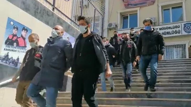 İstanbul'da vurgun yapan 'otomobil' dolandırıcıları yakalandı