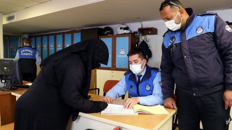 Mersin'de dilencinin üzerine kayıtlı ev ve otomobil çıktı