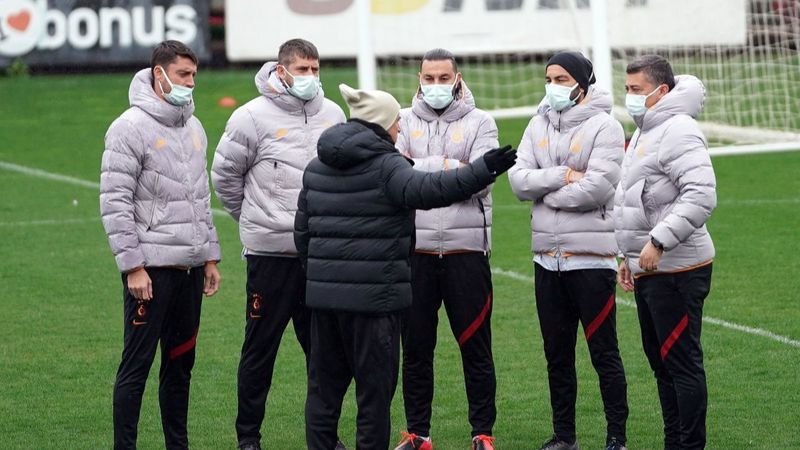 Galatasaray, yeni sezonda 10 oyuncuyla yolları ayırmayı planlıyor
