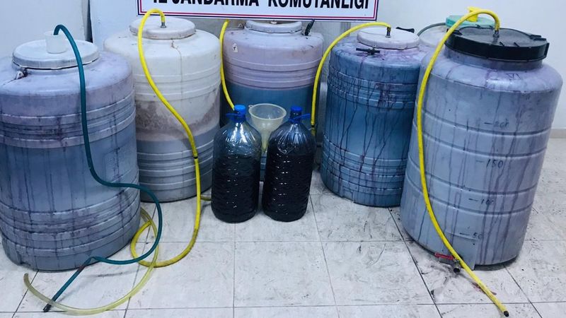 Mersin’de sahte içki operasyonu: Bin 184 litre sahte şarap ele geçirildi