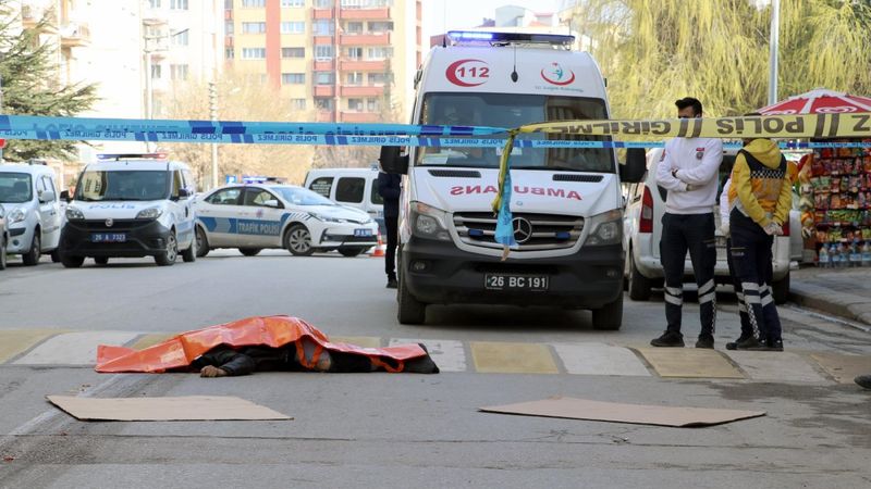 Eskişehir'de çarptığı yayayı 160 metre sürükledi