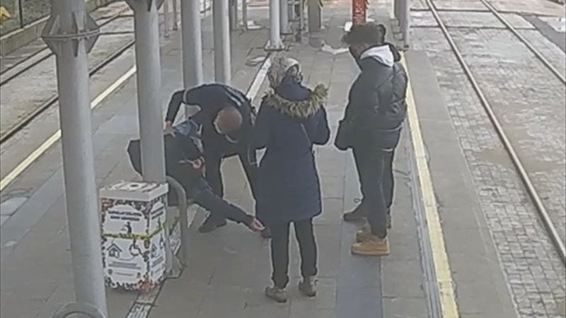 Samsun'da kalp krizi geçiren adamı güvenlik görevlisi kurtardı