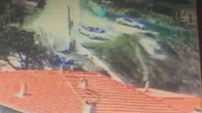 Sarıyer'de dönüş yapan sürücü kayalıklardan aşağı uçtu