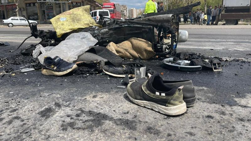 Şanlıurfa'da 4 kişinin bulunduğu motosiklet kaza yaptı