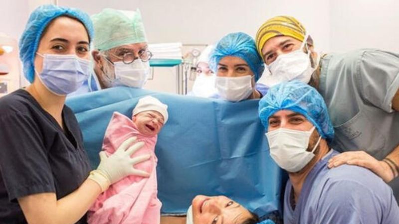 Özge Özder, doğumdan fotoğraf paylaştı