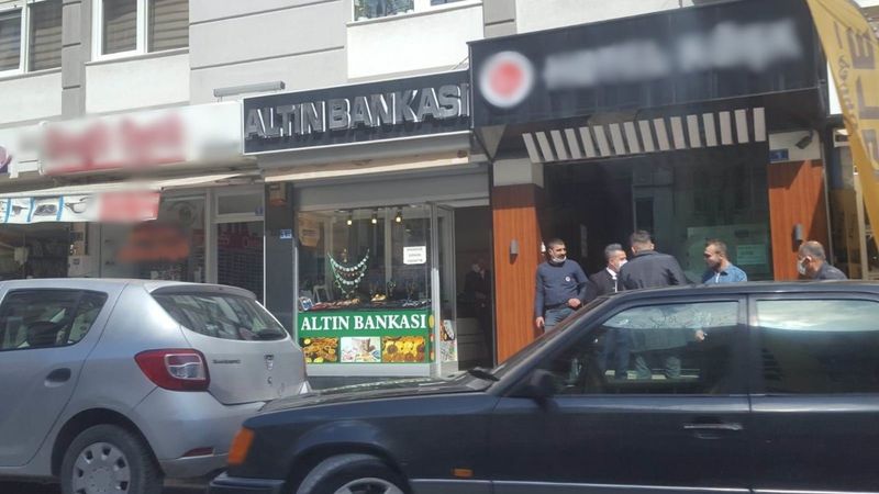 Konya'da kuyumcuya 'hakkını helal et' diyerek bilezik çaldı