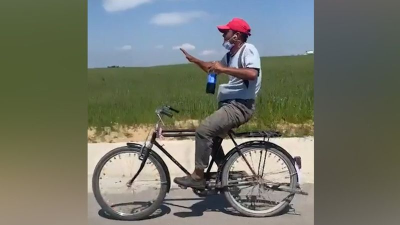 Kolası ile bisiklet üzerinde kopan Adanalı