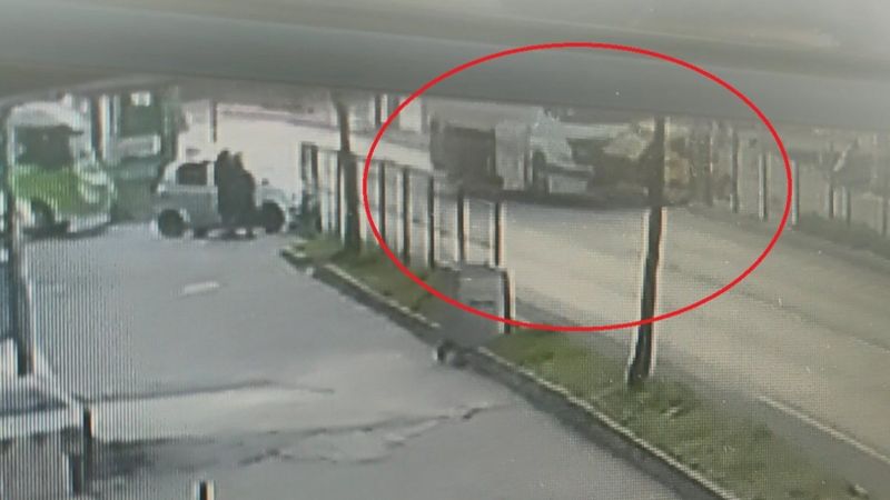 Kocaeli'de tankerin taksiyi ezdiği anlar