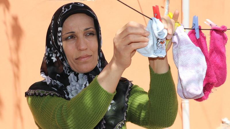 Mardin'de gözlerini kaybetme riskli hidrosefali hastası anne, yardım bekliyor