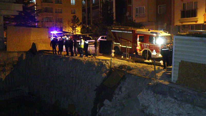 Ankara'da toprak kayması nedeniyle bir apartman tahliye edildi