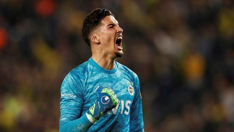 Fenerbahçe'de Altay Bayındır sakatlandı