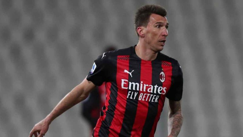 Mandzukic, oynamadığı ayın ücretini kulübe iade etti