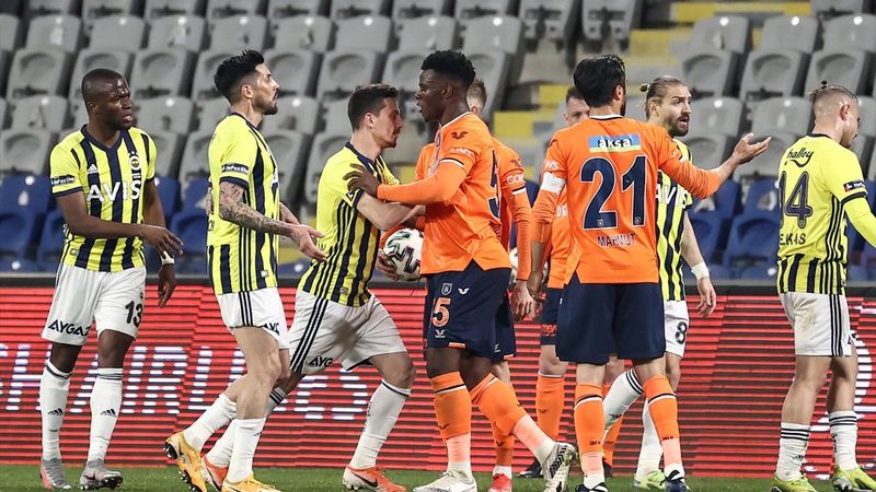 Fenerbahçe, deplasmanda Başakşehir'i 2 golle mağlup etti