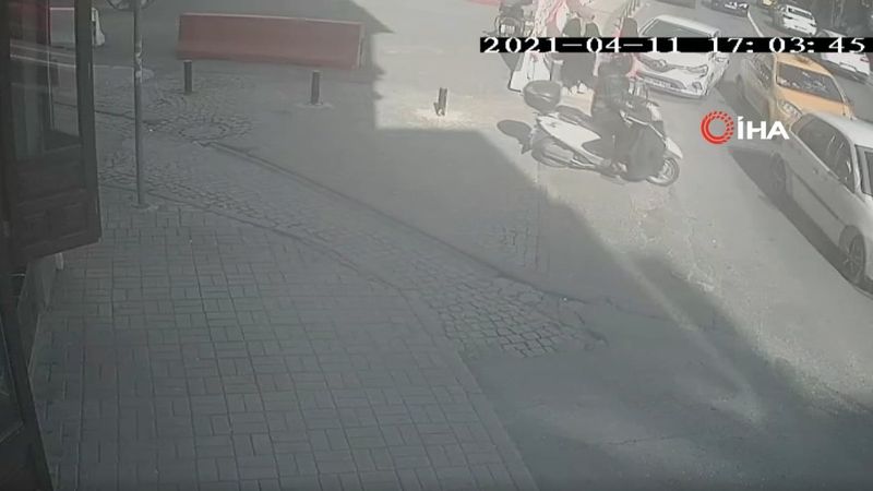 Ortaköy’de turist kadına aracın çarpma anı