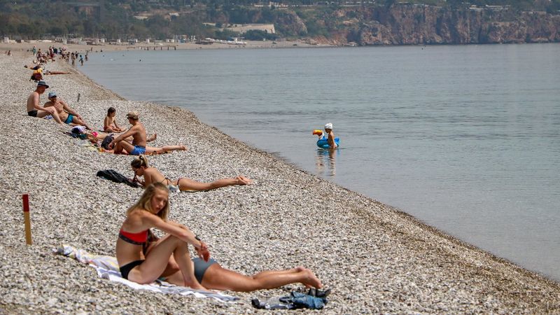 Antalya'da muaf turistlerin deniz keyfi