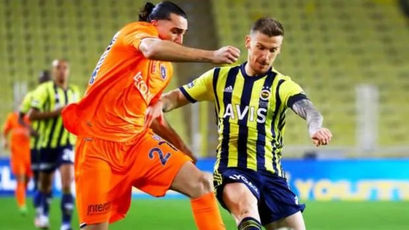 Başakşehir-Fenerbahçe maçının ilk 11'leri