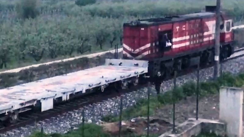 Sakarya'da makinist treni durdurdu, kurye iftarlık siparişi yetiştirdi