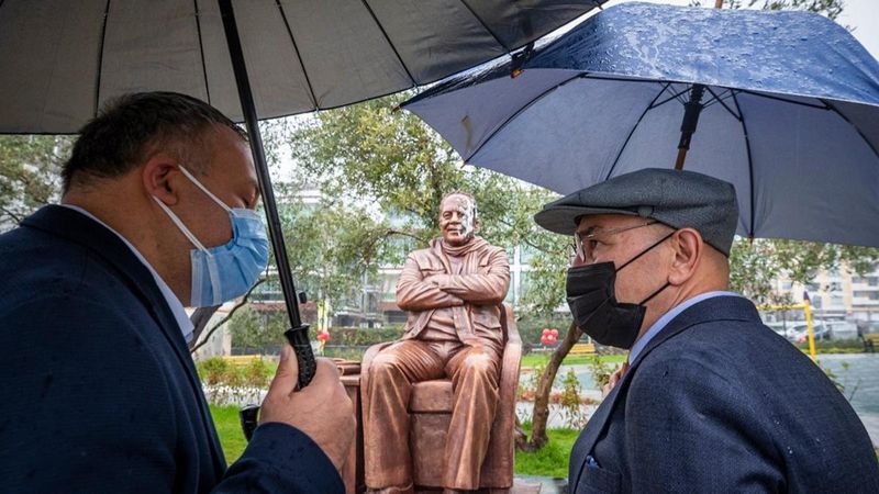 İzmir Büyükşehir Belediyesi, şehirdeki heykelleri saydıracak